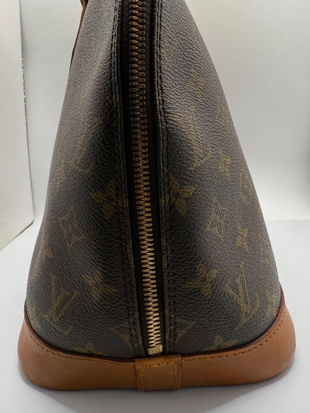HERMOSA LOUIS VUITTON ALMA BAG! - Picture 5 of 17